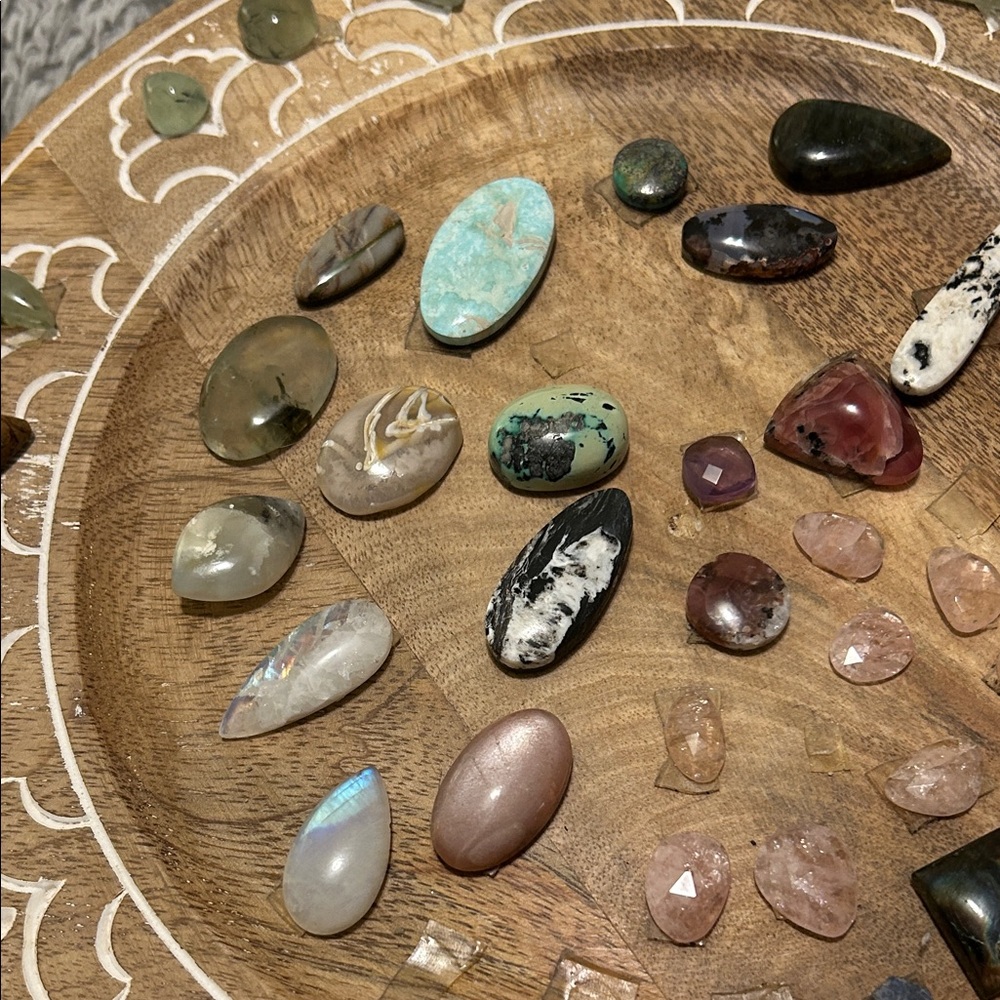 Assorted Cabochons - image 2